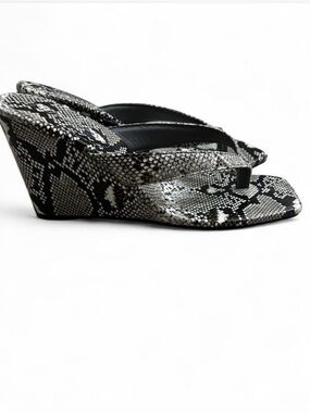 Wedge Thong Sandals in Black and White Snake Print Sz 9